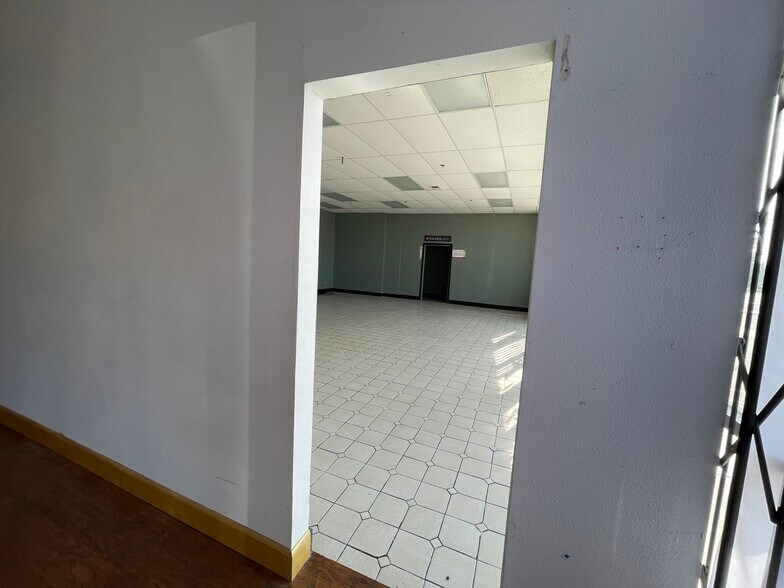 More Photos Of 109 S State St, San Jacinto Unknown For Lease