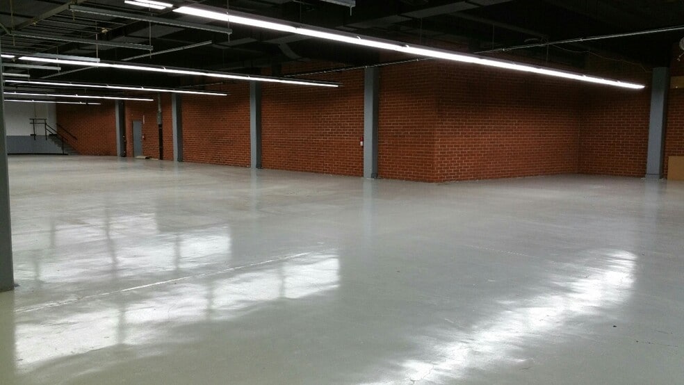 More Photos Of 220-306 Pasadena Ave, South Pasadena Light Distribution For Lease