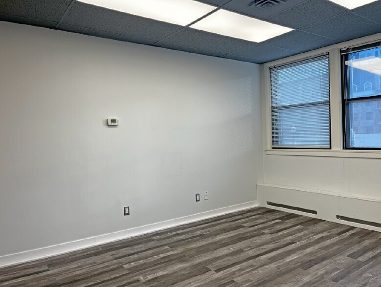 More Photos Of 122 17th Ave SE, Calgary Storefront Retail Office For Lease