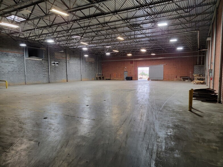 More Photos Of 210 Henson Rd, Blacksburg Warehouse For Lease