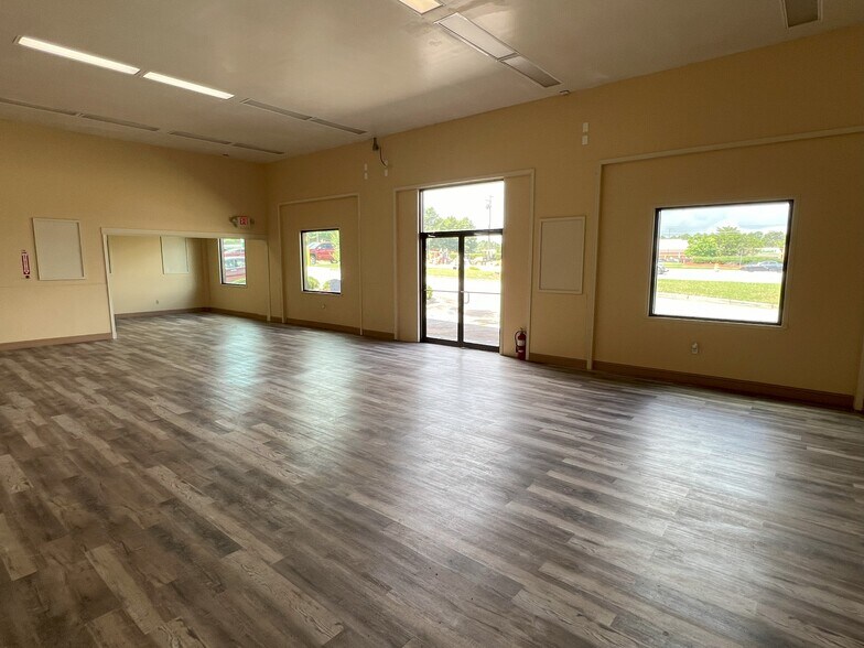 More Photos Of 11148 Tara Blvd, Hampton Auto Repair For Sale
