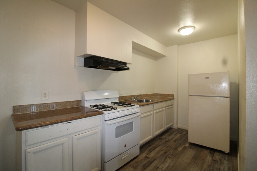 More Photos Of 532-620 N Fulton St, Fresno Apartments For Sale
