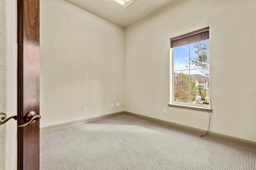 More Photos Of 1920 Corporate Dr, San Marcos Loft Creative Space For Lease