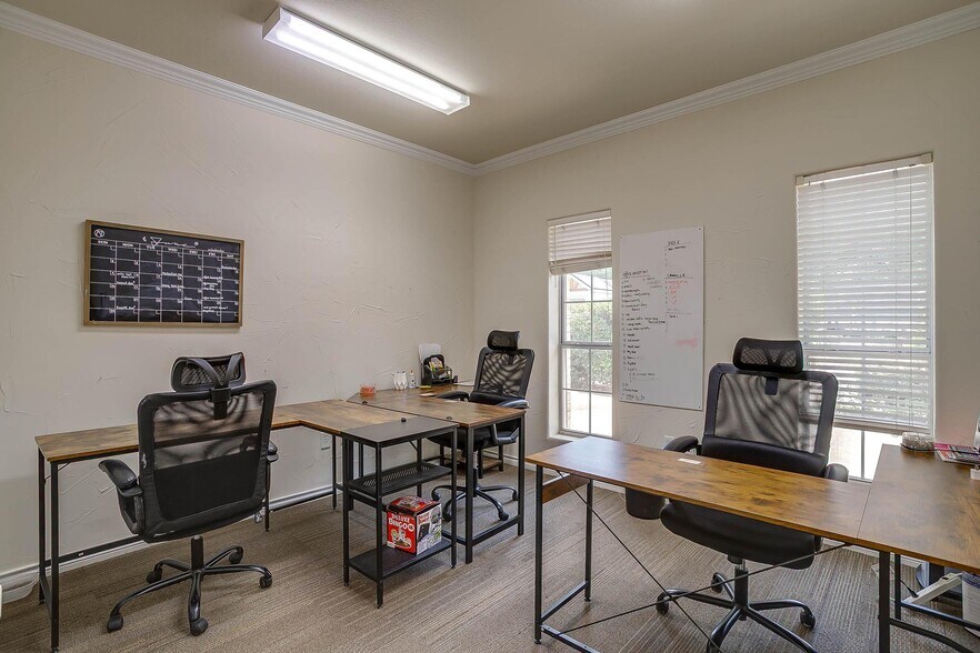 More Photos Of 110 Gotcher Ave, Lake Dallas Warehouse For Sale