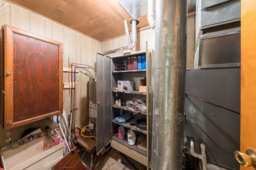 More Photos Of 123 Turkey Run Rd, Salem Distribution For Lease