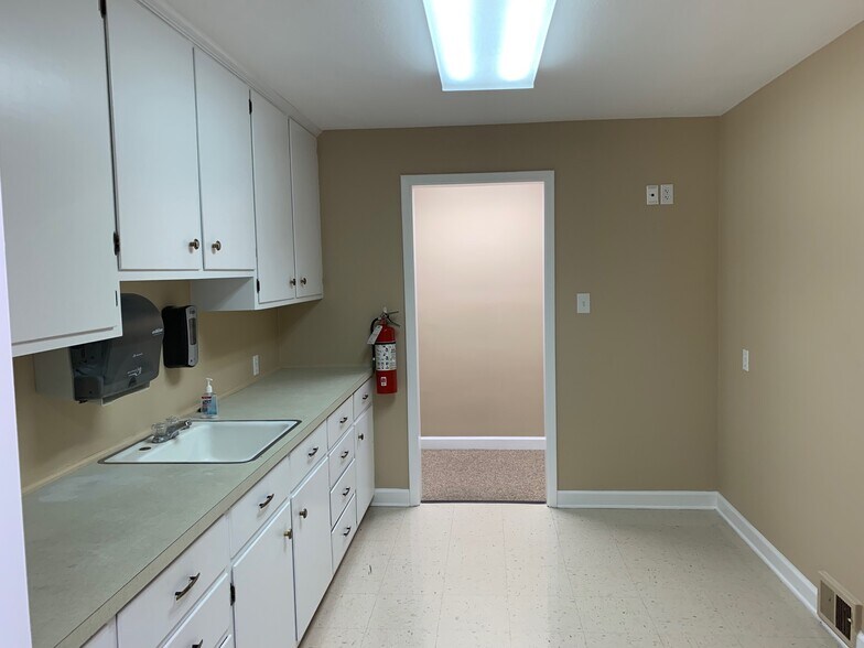 More Photos Of 256 Hospital St, Mocksville Medical For Lease