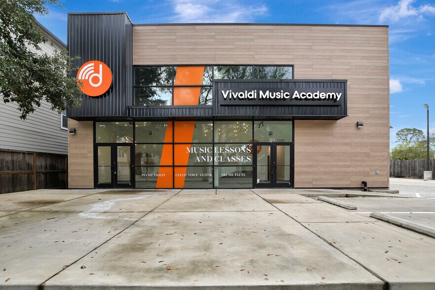 More Photos Of 1009 Yale St, Houston Freestanding For Sale