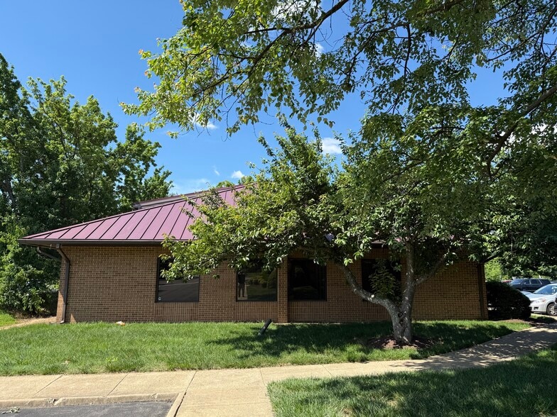More Photos Of 403 Chatham Sq, Fredericksburg Office For Sale