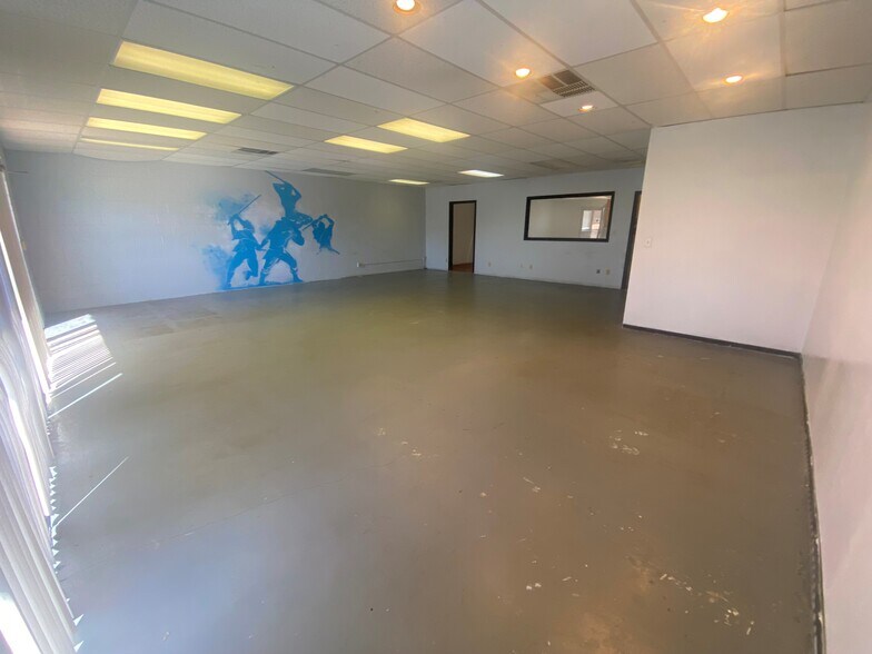 More Photos Of 1650 S Meridian Ave, Wichita Office For Lease