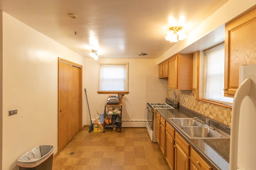 More Photos Of 4936 Greenwood St, Skokie Apartments For Sale