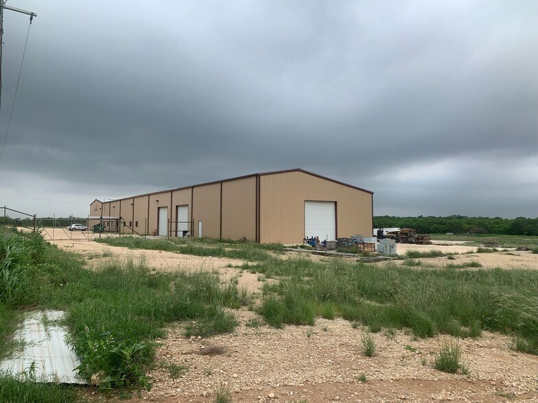 Primary Photo Of 352 Welco Ln, Jourdanton Industrial For Lease