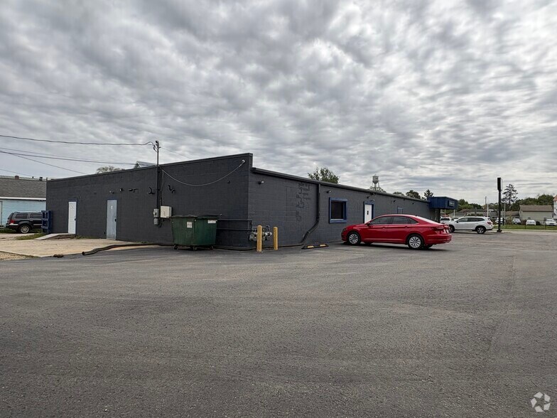 More Photos Of 105 N Main St, Pardeeville Storefront Retail Office For Lease