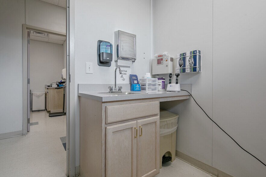 More Photos Of 7 E Duncan St, Lillington Medical For Sale