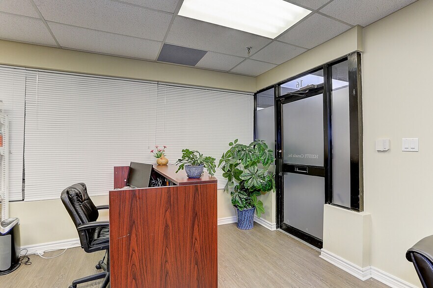 More Photos Of 570 Hood Rd W, Markham Service For Sale
