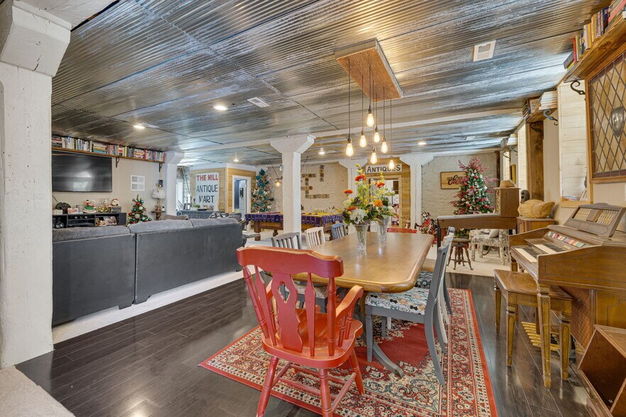 More Photos Of 305 N Main St, Ste Genevieve Storefront Retail Residential For Sale
