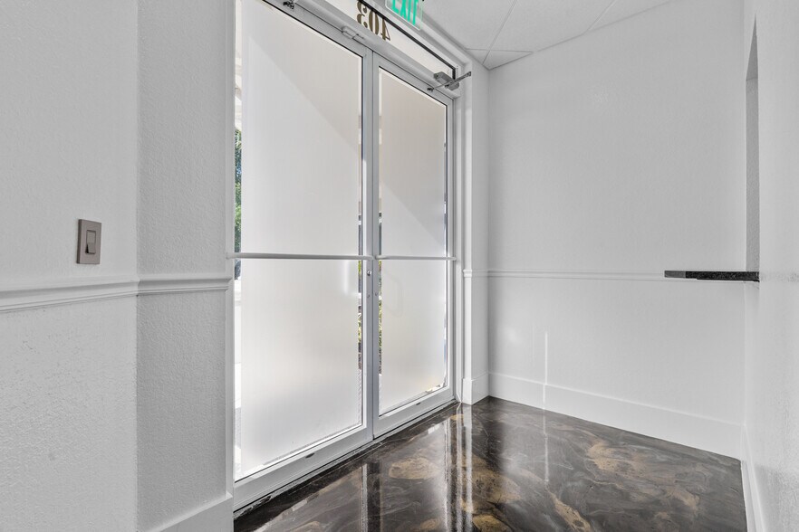 More Photos Of 13730 Cypress Terrace Cir, Fort Myers Medical For Sale