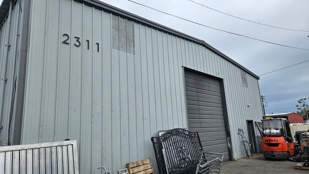More Photos Of 2307-2311 Industrial Way, Ceres Warehouse For Sale
