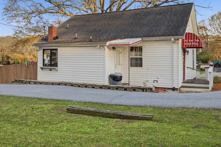 More Photos Of 1107 McKelvey Rd, Pelzer Restaurant For Sale