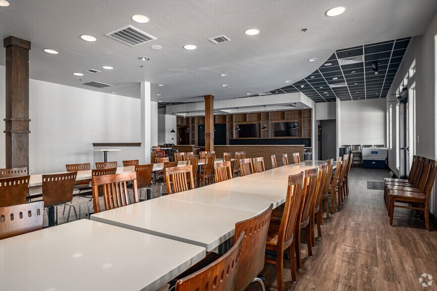 More Photos Of 18750 Interstate 45, Spring Unknown For Lease