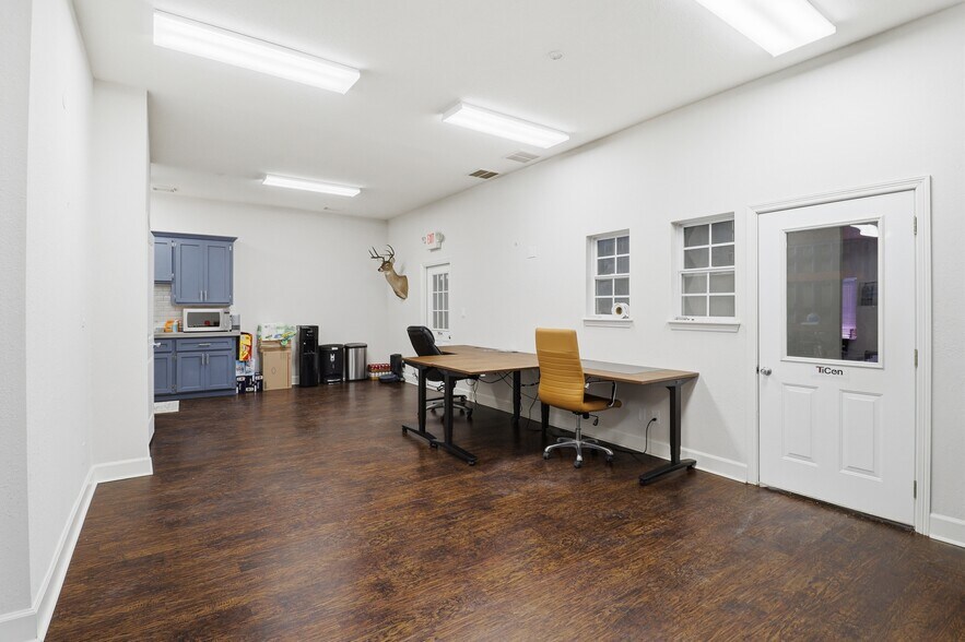 More Photos Of 5342 5th St, Katy Freestanding For Lease