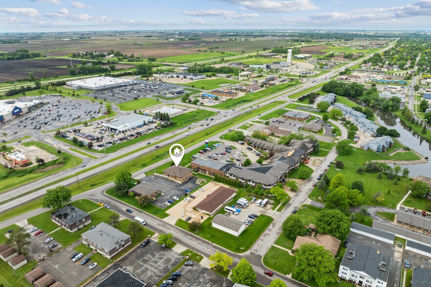 More Photos Of 305 E San Marnan Dr, Waterloo Medical For Sale