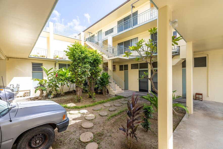 More Photos Of 1218 King Street, Honolulu Apartments For Sale