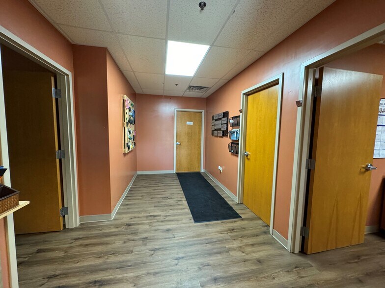 More Photos Of 4650 Chester Dr, Elkhart Warehouse For Sale