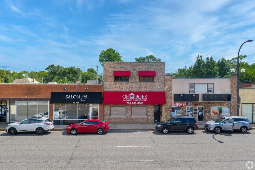 More Photos Of 4921 W 95th St, Oak Lawn Storefront Retail Residential For Lease