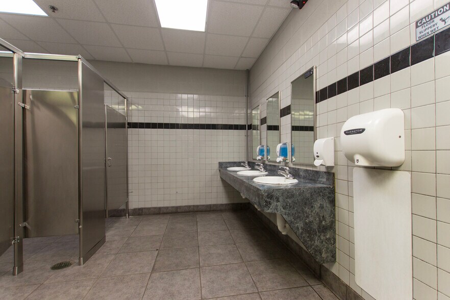 More Photos Of 3519 S Broad St, Scottsboro Sports And Entertainment For Sale