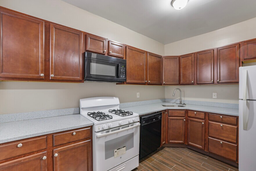 More Photos Of 302 V St NE, Washington Multifamily For Sale