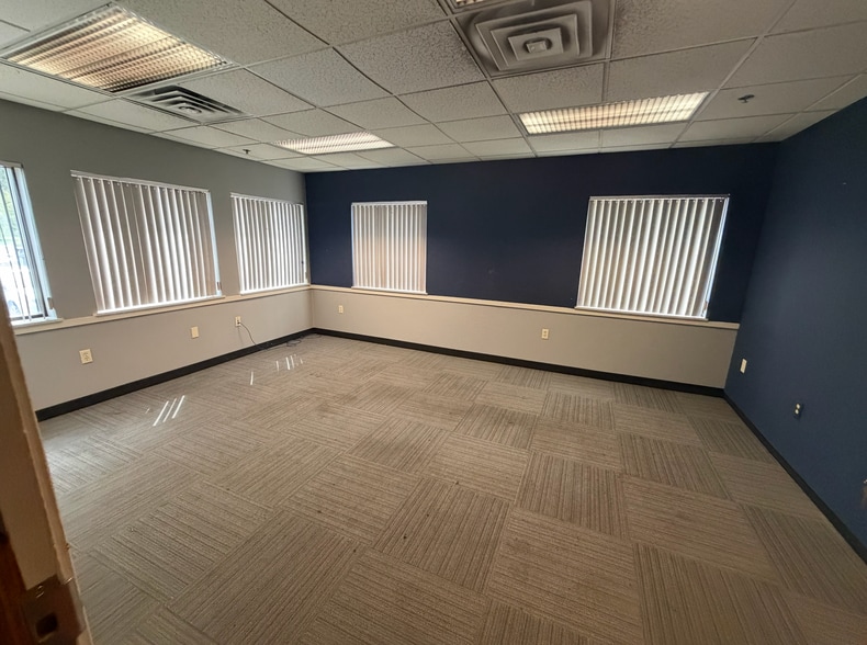 More Photos Of 3413 Eastern Ave SE, Grand Rapids Warehouse For Lease