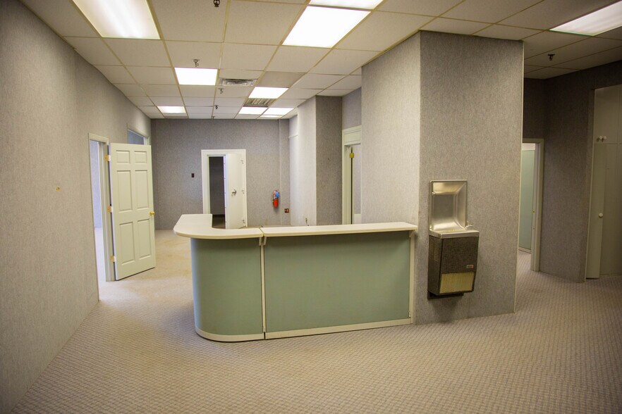 More Photos Of 700 Hepburn St, Milton Showroom For Lease