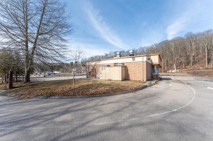 More Photos Of 641 Norwich New London Tpke, Uncasville Fast Food For Sale