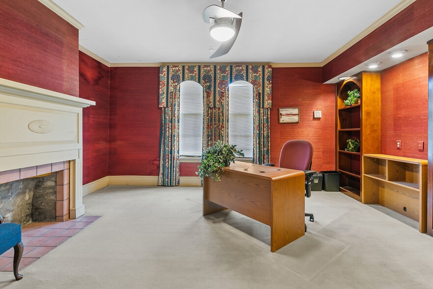 More Photos Of 127 S Cool Spring St, Fayetteville Office For Sale