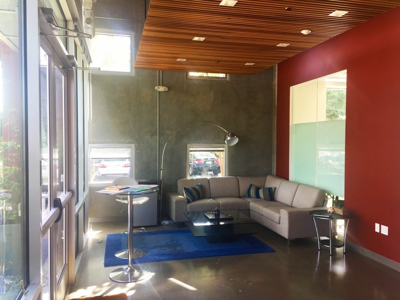 More Photos Of 1987 Leghorn St, Mountain View Office For Lease