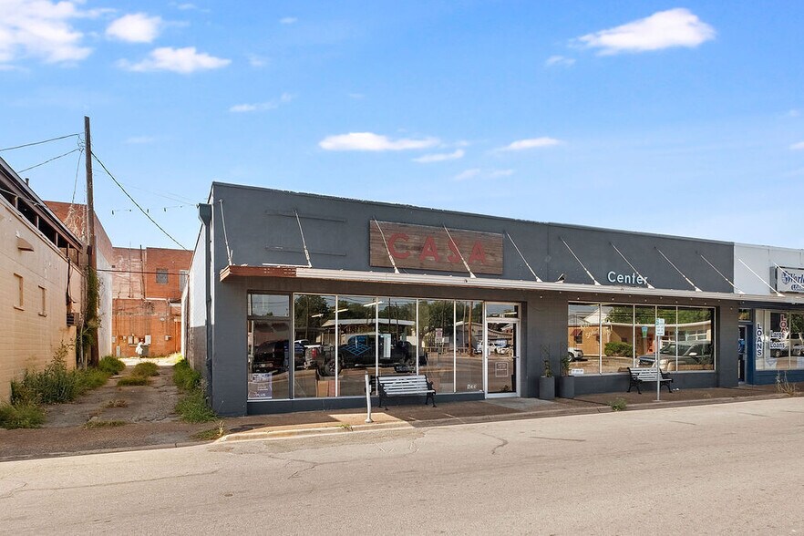 More Photos Of 115-117 N West St, Uvalde Unknown For Lease