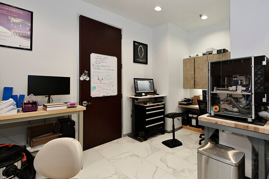 More Photos Of 114 Vision Park Blvd, Shenandoah Office For Sale