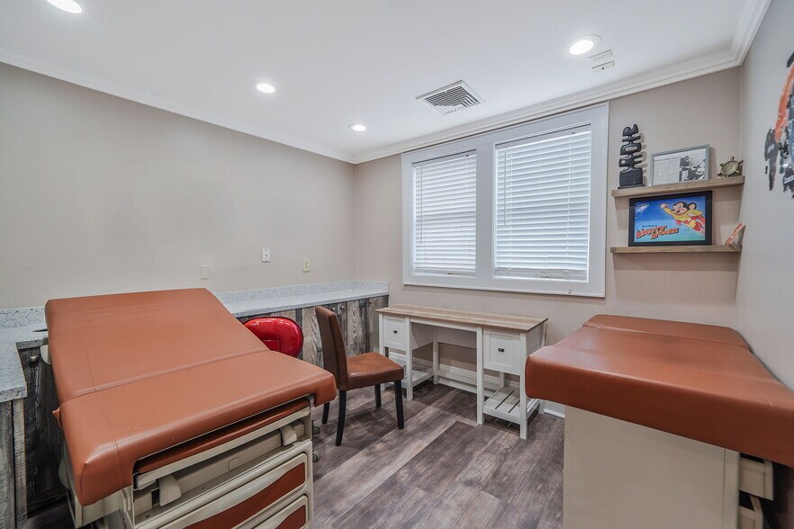 More Photos Of 2983 Long Beach Rd, Oceanside Medical For Sale