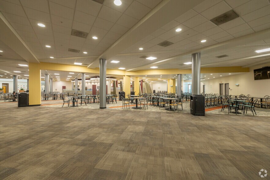 More Photos Of 5701 E Hillsborough Ave, Tampa Office For Lease