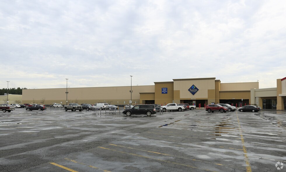 More Photos Of 3250 Airport Blvd, Mobile Unknown For Lease