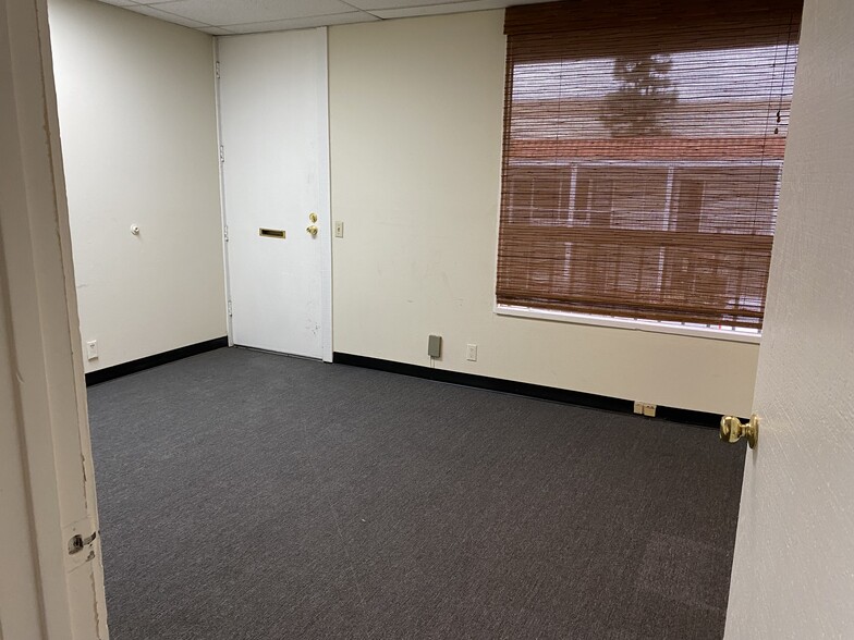 More Photos Of 1625 E 17th St, Santa Ana Office For Lease