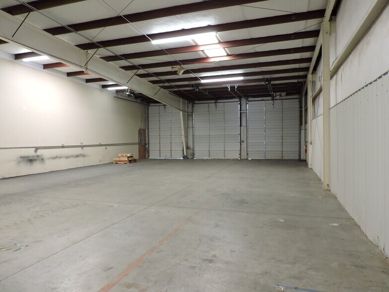 More Photos Of 5078 Bristol Industrial Way, Buford Warehouse For Lease