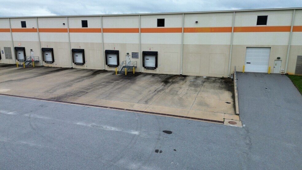 More Photos Of 2723 White Horse Rd, Greenville Distribution For Lease