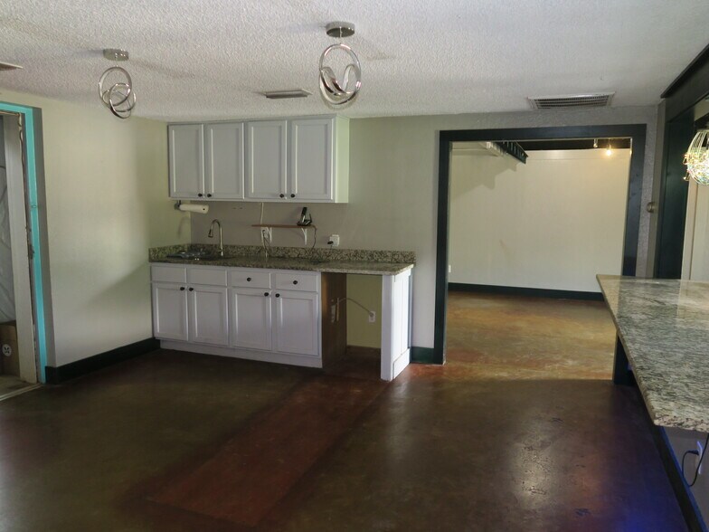 More Photos Of 2472 S Farm To Market Road 2869, Hawkins Freestanding For Sale
