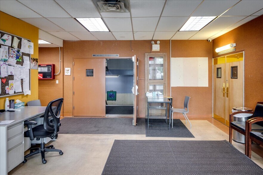 More Photos Of 16711 73rd Ave, Fresh Meadows Religious Facility For Lease
