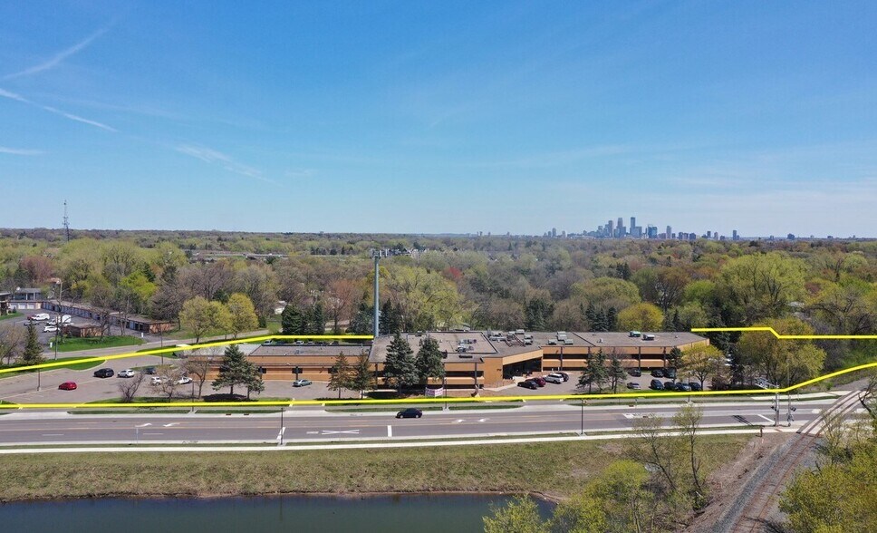 More Photos Of 1710 Douglas Dr N, Golden Valley Business Park For Sale