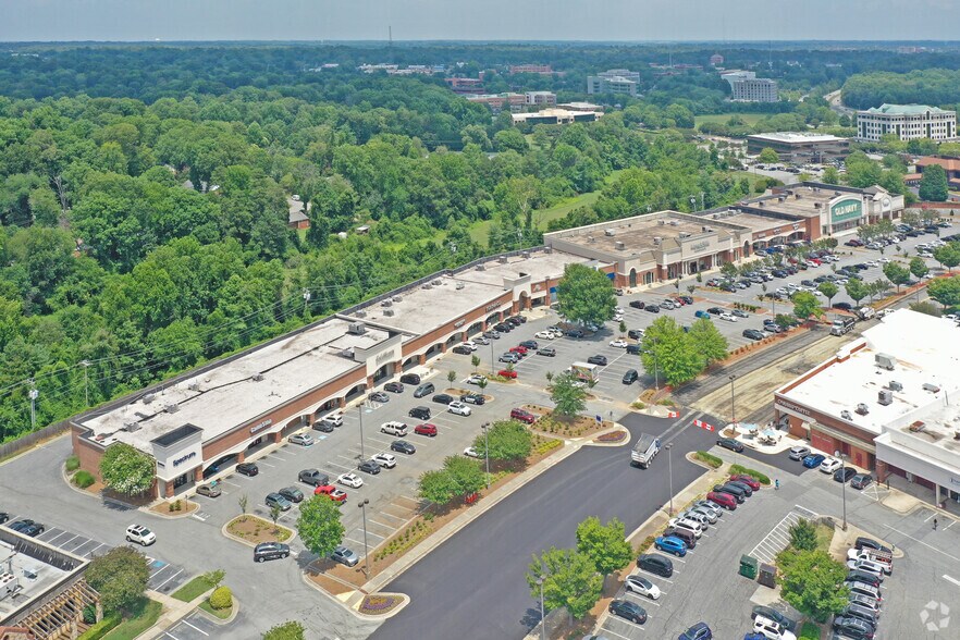 More Photos Of 2998-3120 Northline Ave, Greensboro General Retail For Lease