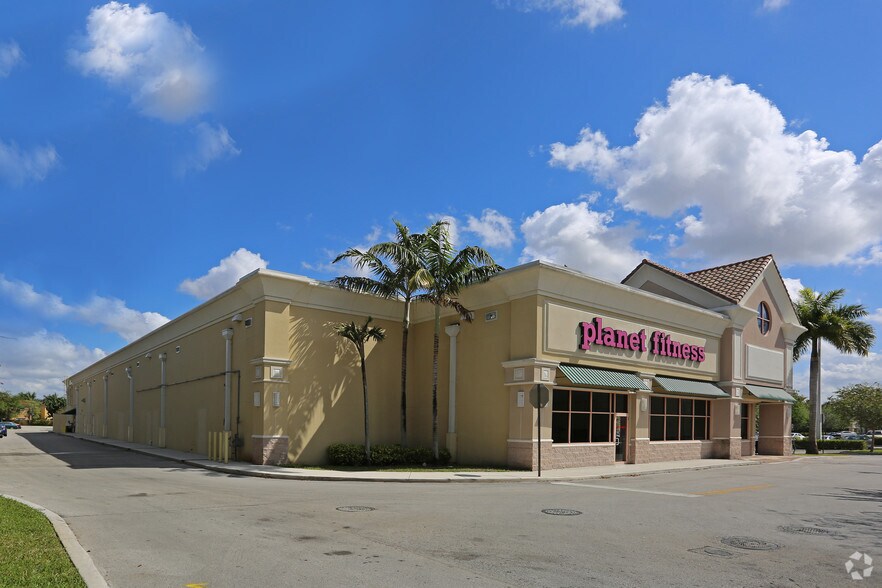 More Photos Of 15700-15732 SW 72nd St, Miami Storefront For Lease