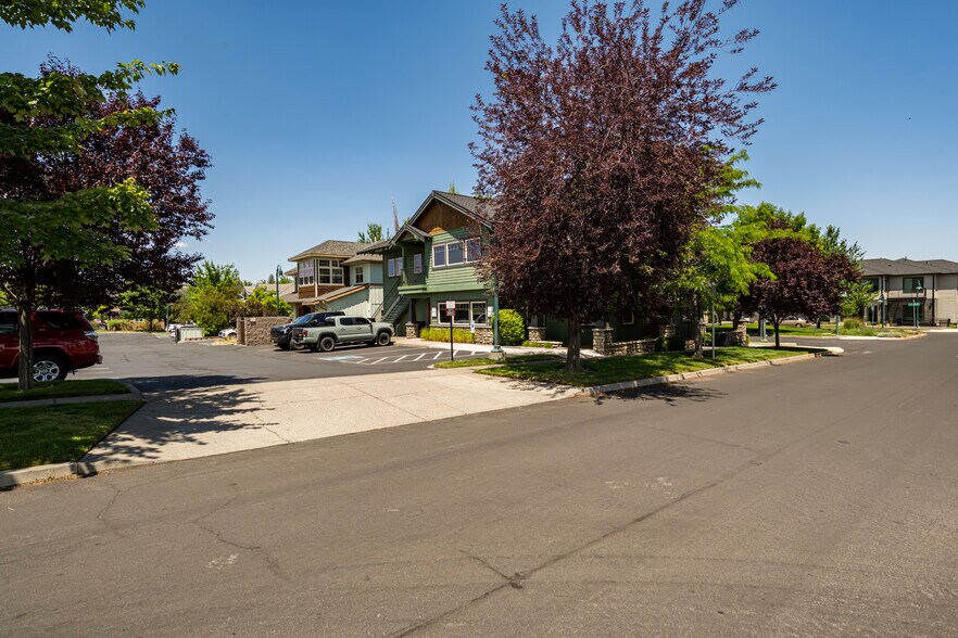 More Photos Of 796 SW Bradbury Way, Bend Office For Lease