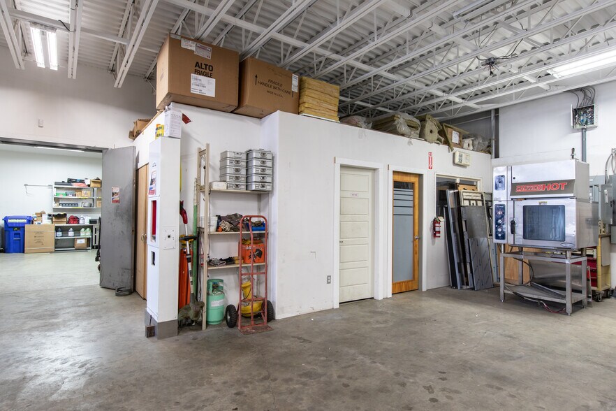 More Photos Of 7431 Industrial Rd, Lantzville Warehouse For Sale